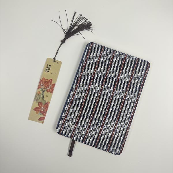 How do you choose the right size of straw weaving notebook?